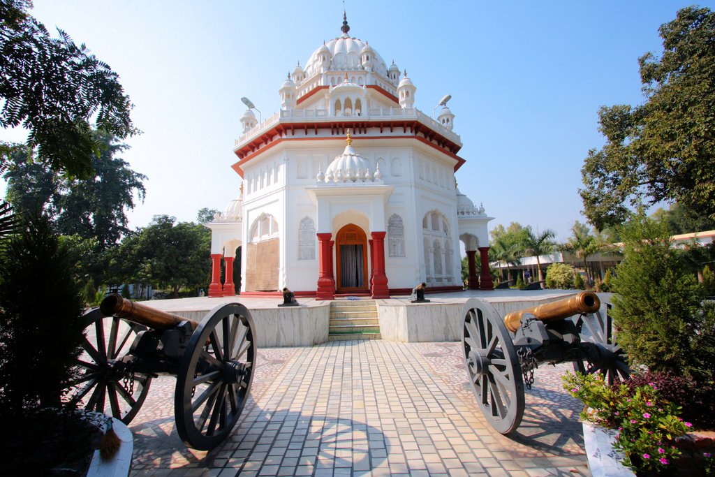 Dehradun To Firozpur Taxi Service