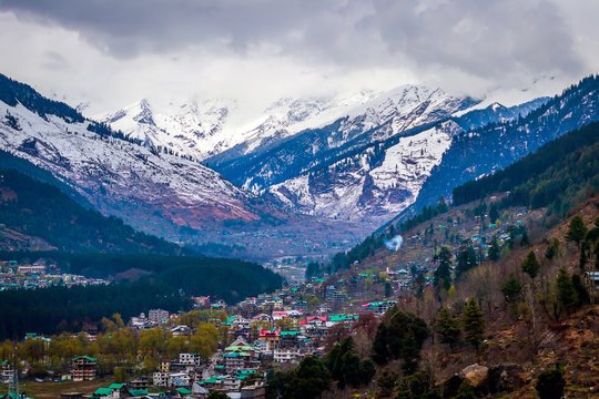 Noida To Manali Taxi Service